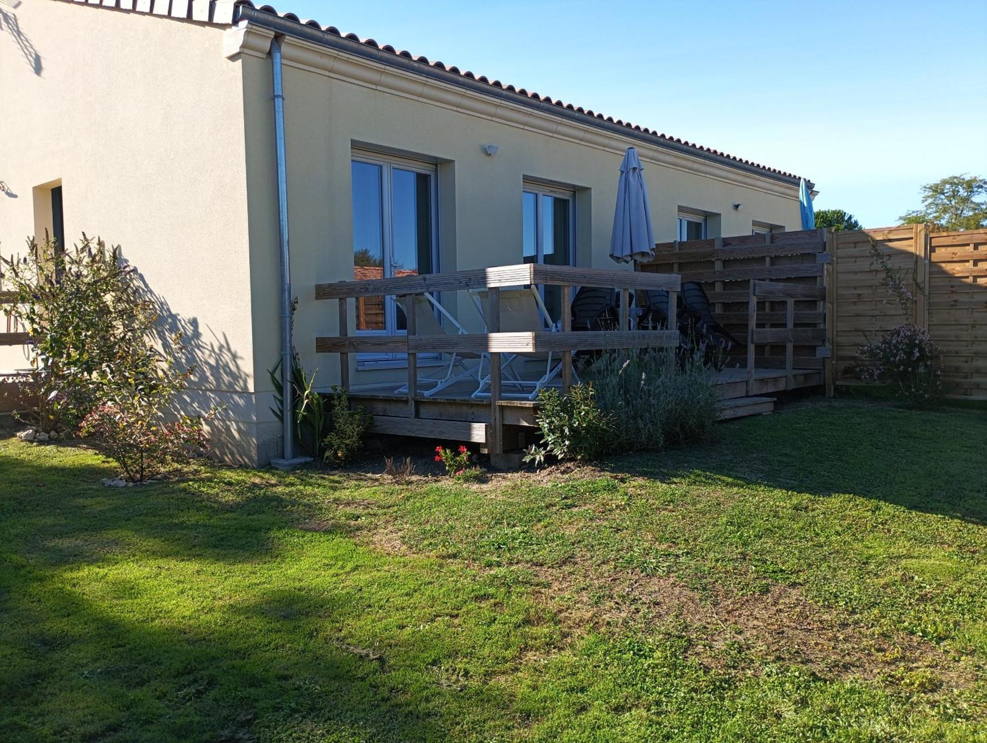 Meuble De Tourisme Classe 3 Etoiles Le Ptit Coin De Soleil - Saint Ciers D'Abzac Exterior foto